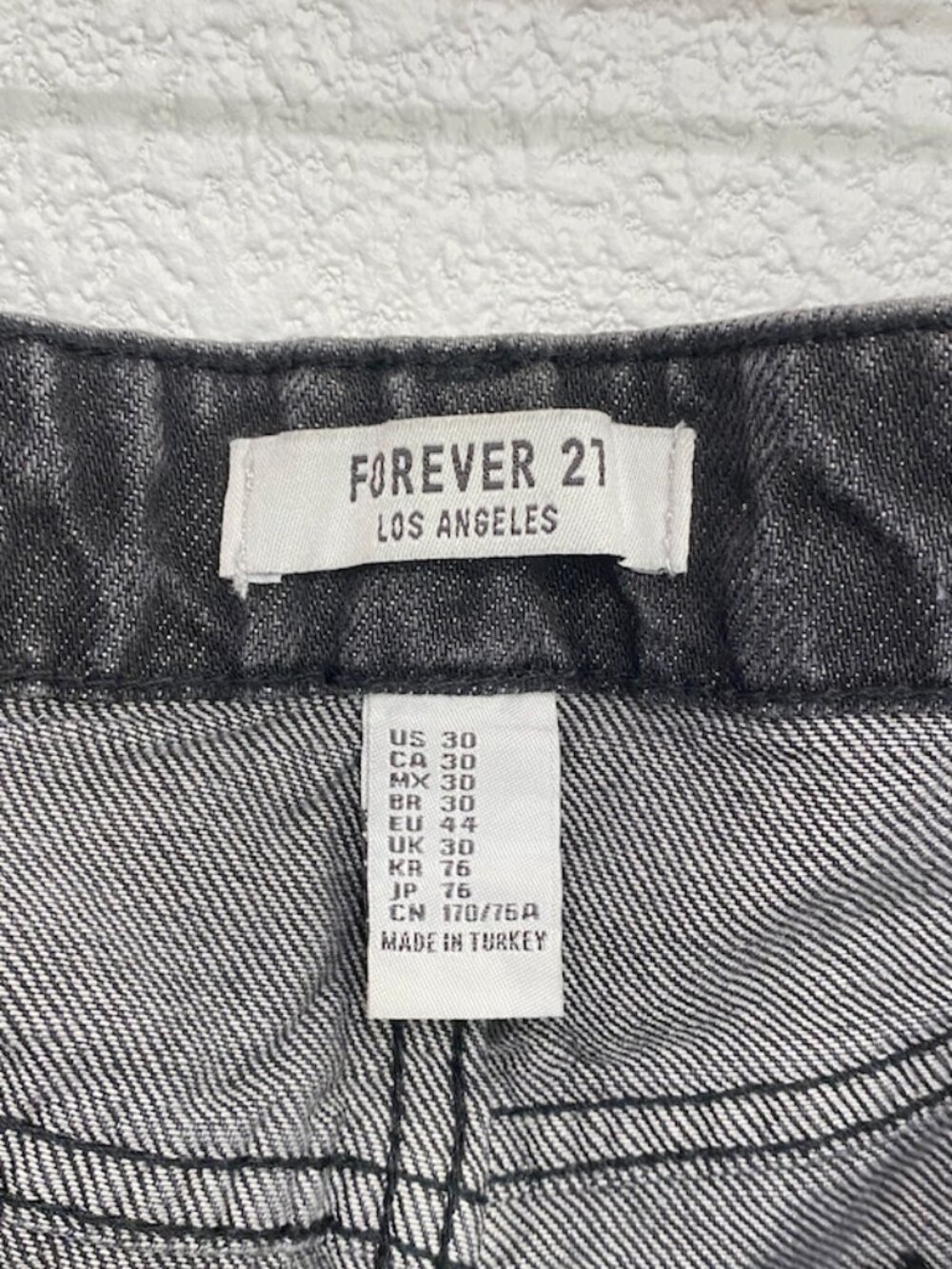 Forever 21 Ombre Denim Shorts Raw Hem Distressed Grey Size 30 - Picture 6 of 7